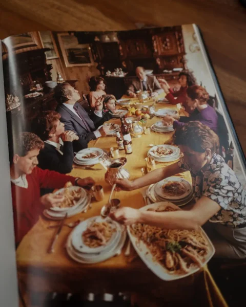Le pagine del libro "Un giorno nella vita dell'Italia" ed. Rizzoli, commentato del blog del fotografo Dino Maglie